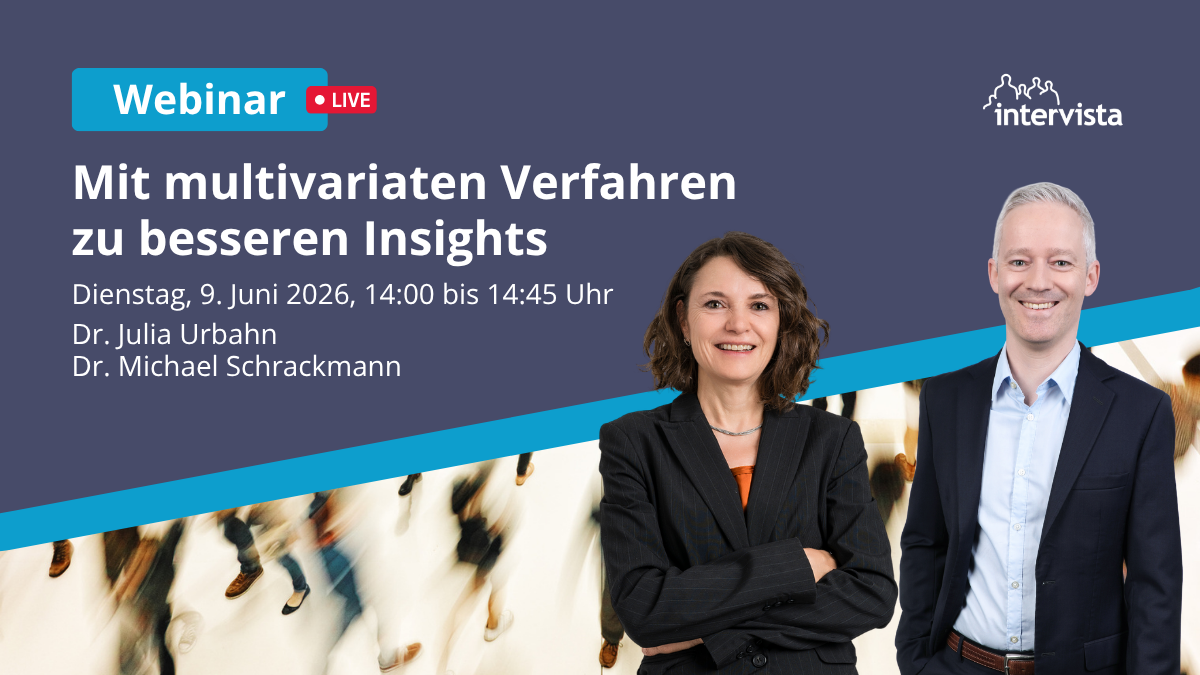 Zwei Forschende halten Webinar