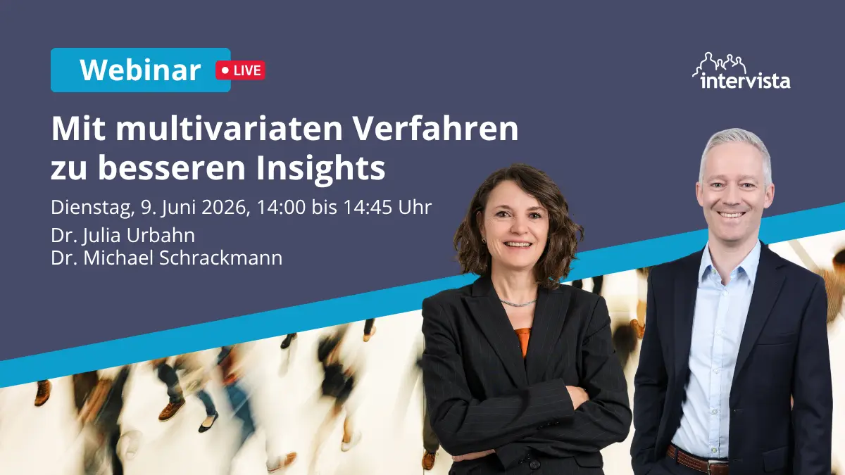 Zwei Forschende halten Webinar