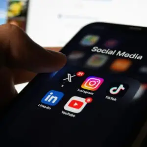 Smartphone Hintergrund mit Social Media Apps